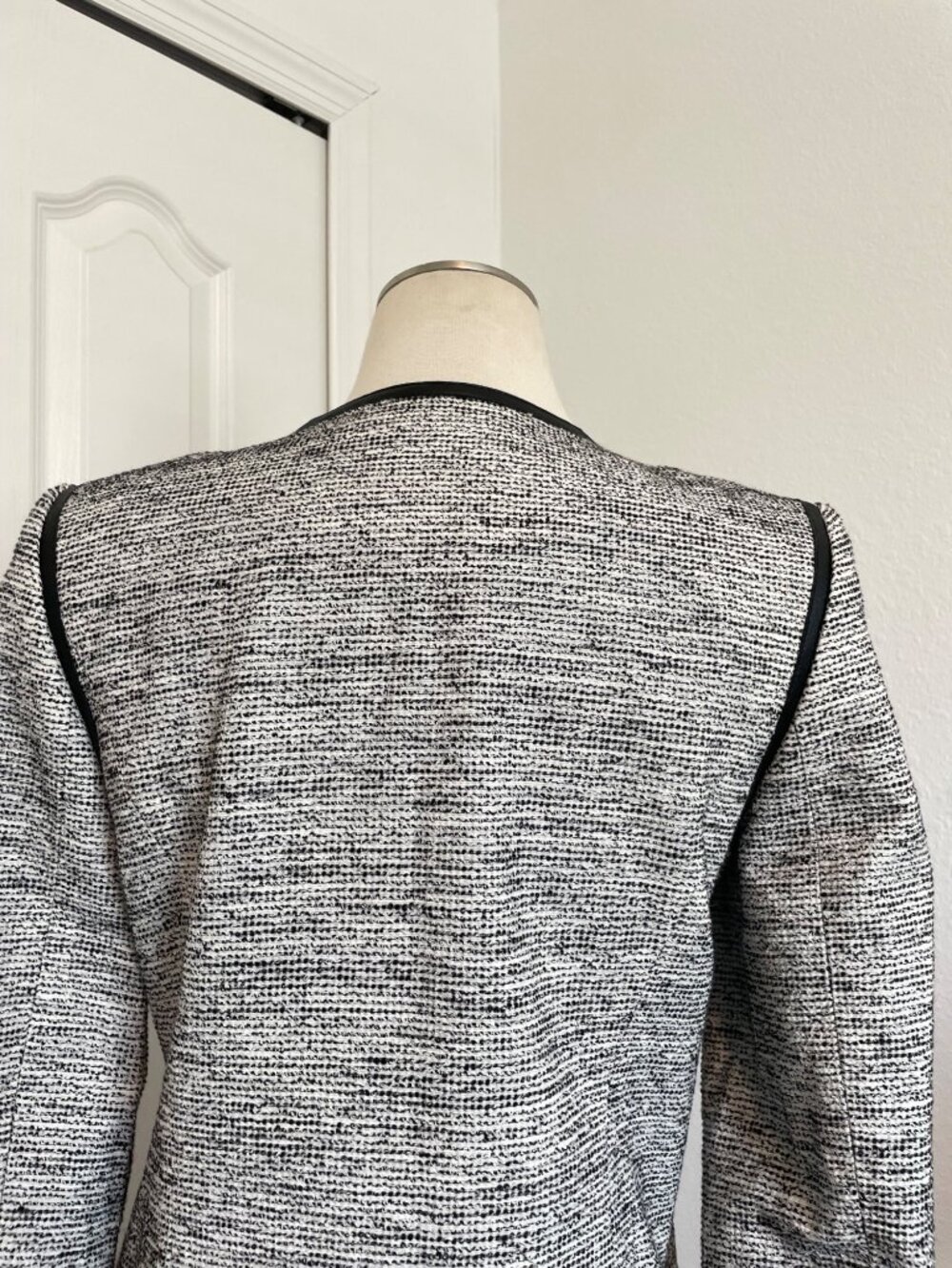 Classiques Entier Classic Black + White Tweed Structured Skirt Suit Set Size M/1 - Picture 9 of 15